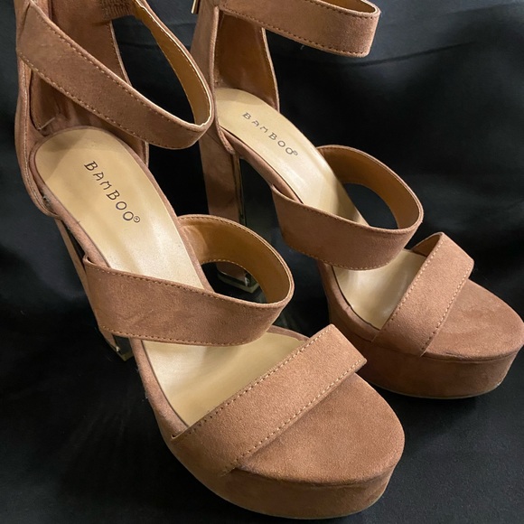 Mauve pink platforms with gold lined heel ✨ - Picture 2 of 7